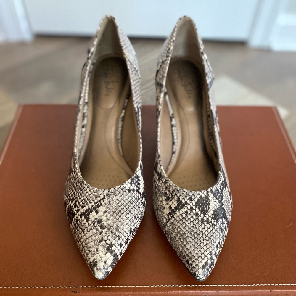 NEW LIFE STRIDE SEVYN SNAKE PUMPS POINTED TOE HEELS